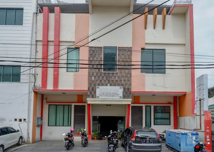 RedDoorz near Monumen Habibi Ainun